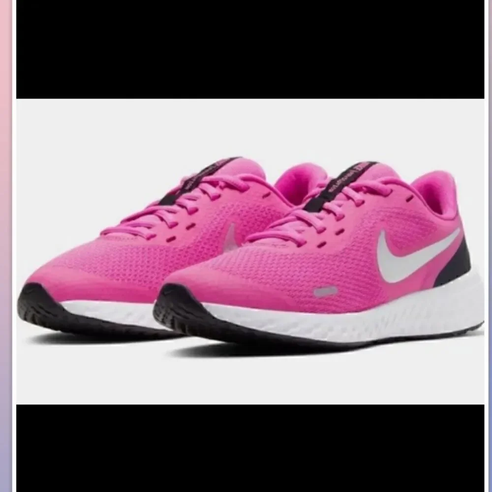 NWOT NIKE pink/black 5Y shoes